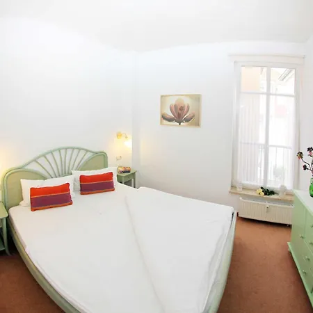 Rosenhof 12 *